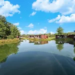 Σπίτι διακοπών Charming Mansion With Pools